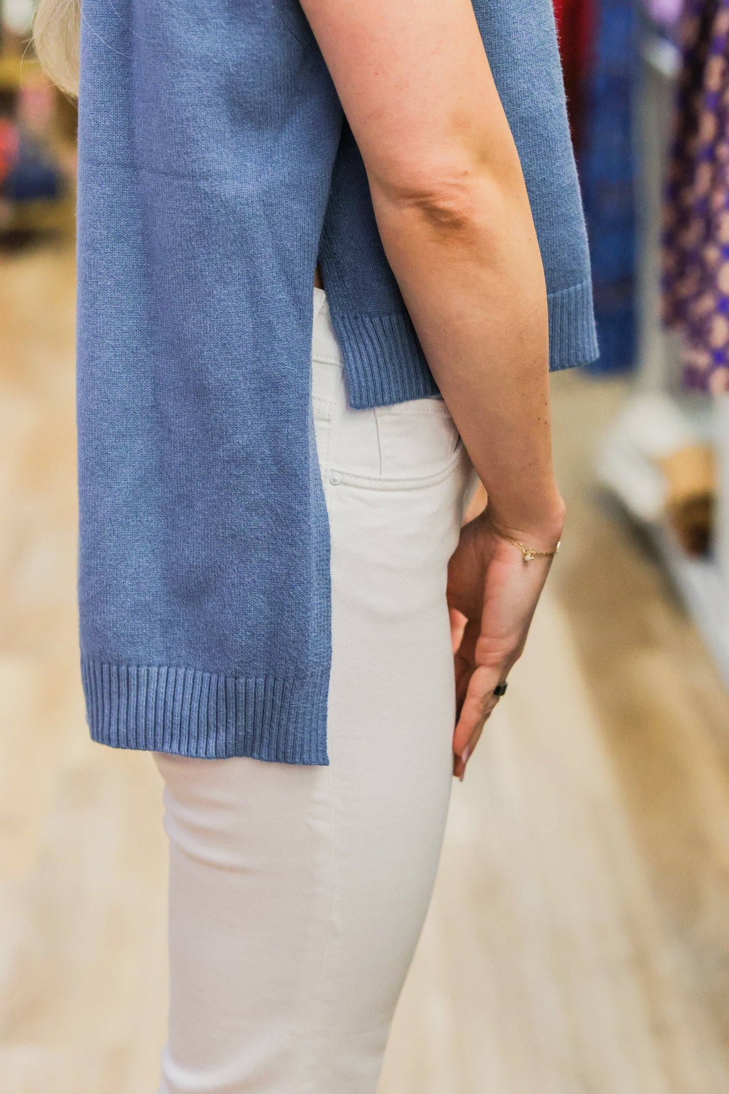 MELIANA ARLIE TURTLENECK SLEEVELESS TOP