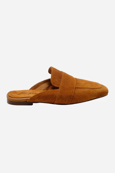 AT EASE EMBOSSED LOAFER