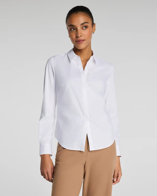 SPANX POPLIN NO-GAPE BUTTON DOWN