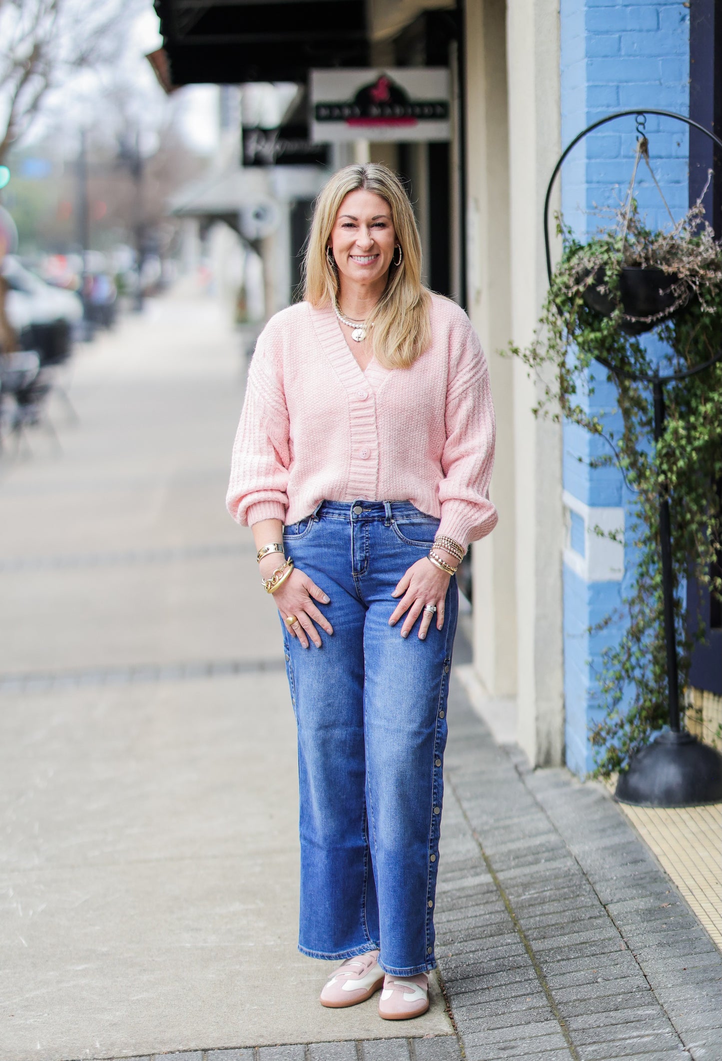 OLIVIA WIDE BUTTON LEG