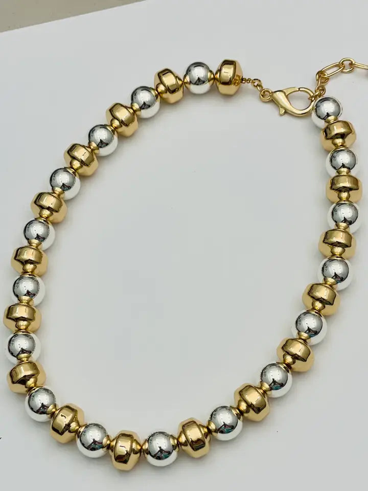 MIXED BAUBLE NECKLACE