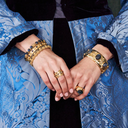 BERRY HINGED LARGE BANGLE BLUE LABRADORITE