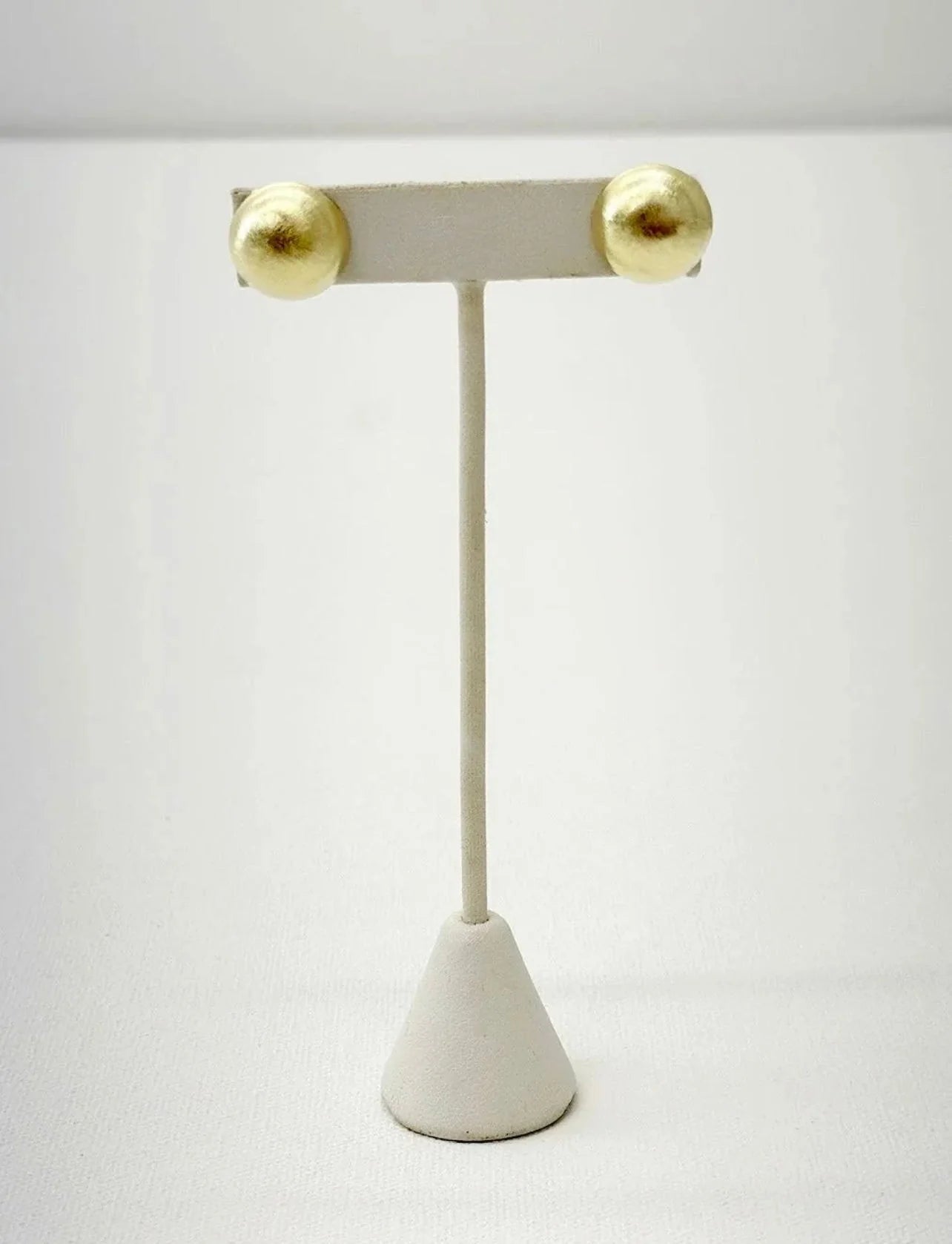 SMALL SOULFUL STUDS