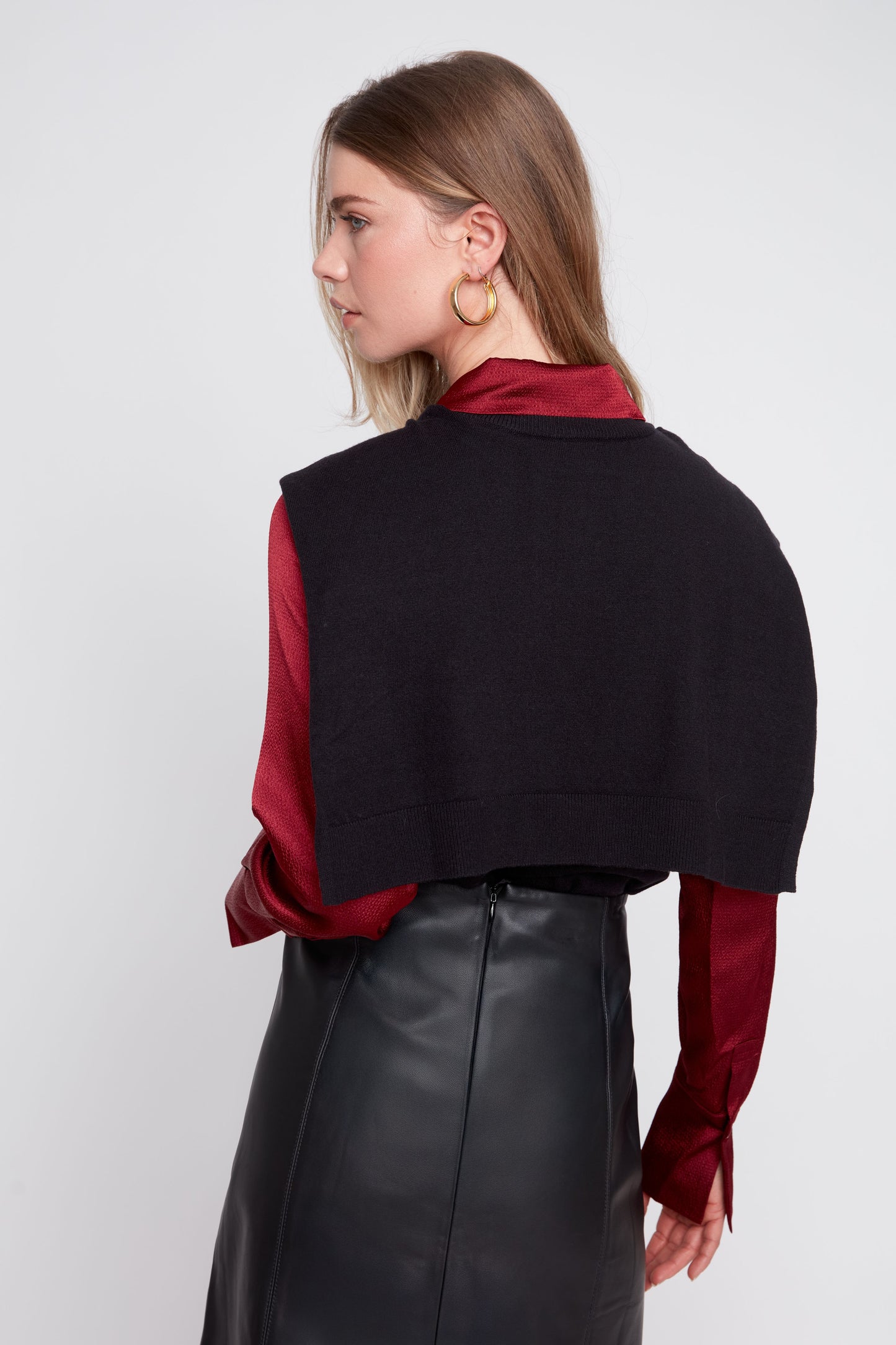 BLACK KNIT SWEATER