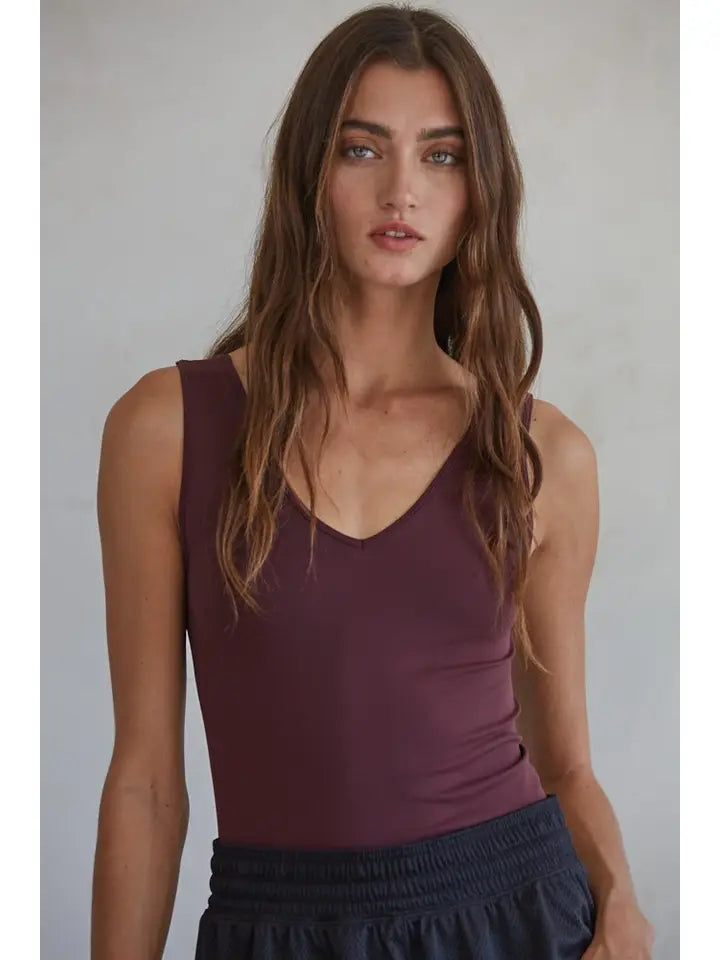 SEAMLESS REVERSE U-V NECK TANK