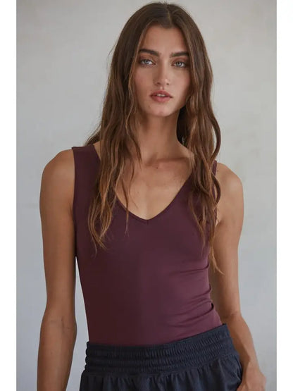 SEAMLESS REVERSE U-V NECK TANK