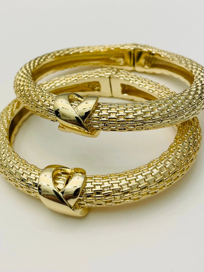GOLD WOVEN HINGED BRACELET
