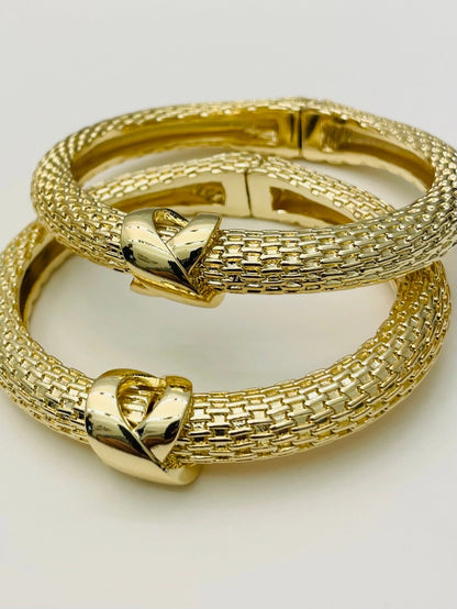 GOLD WOVEN HINGED BRACELET