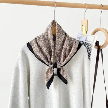 ACCENT SCARF