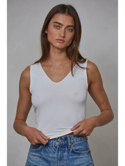 SEAMLESS REVERSE U-V NECK TANK