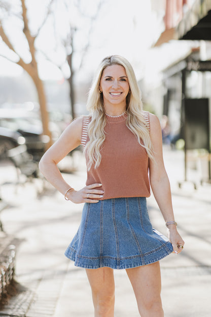 LILLA P SLEEVELESS CREWNECK SWEATER