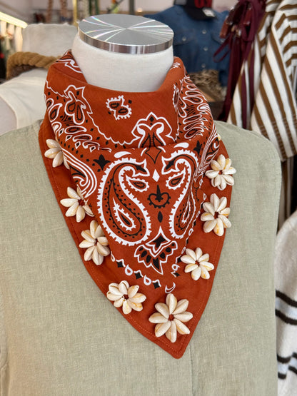 ROSETTE COWRIE BANDANA