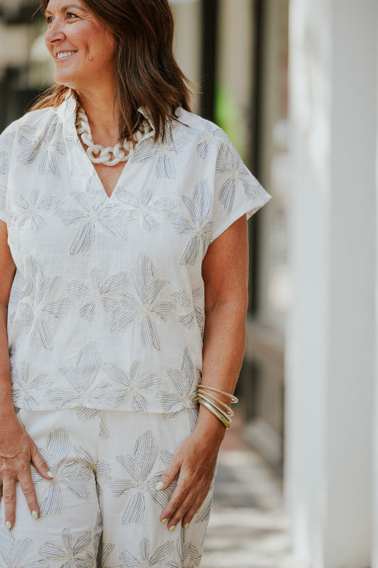 EMBROIDERED FLORAL TOP