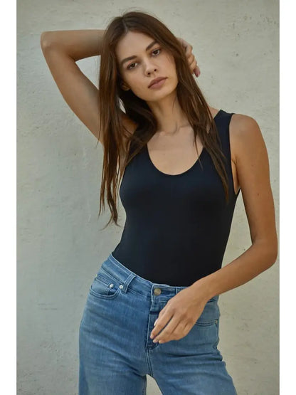 SEAMLESS REVERSE U-V NECK TANK